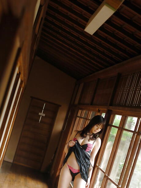 Excellent japanese hottie Ai Takeuchi showing her ass 